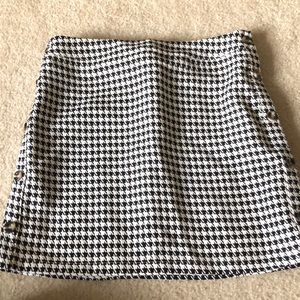 Black and white vintage mini skirt